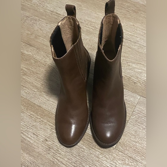 UGG CAMDEN BROWN ANKLE BOOTS SIZE 6 - Picture 3 of 10